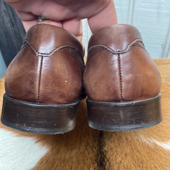 Men’s Saks  fifth Avenue dressing shoes size 9 check them out very nice thanks 🙏 - Picture 5 of 11